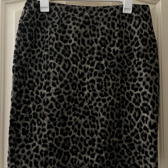 Cabi size 8 cheetah animal print stretch pocket exposed zipper skirt - Picture 1 of 6